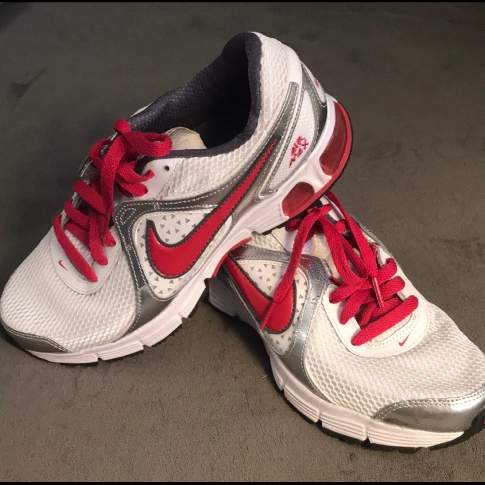 Nike Air Max. Size 8 women’s. NEW